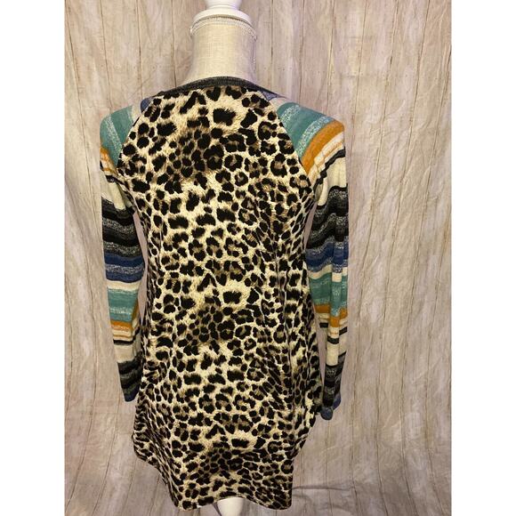 Women's Cheetah print boutique long sleeve top - Picture 2 of 2